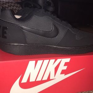 NIKE COURT BOROUGH LOW TOP BLACK 9.5